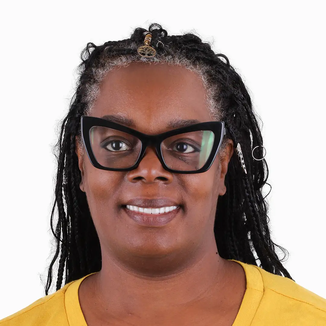 Before and after comparison showing the successful outcome of dental implant treatment in Puerto Vallarta.